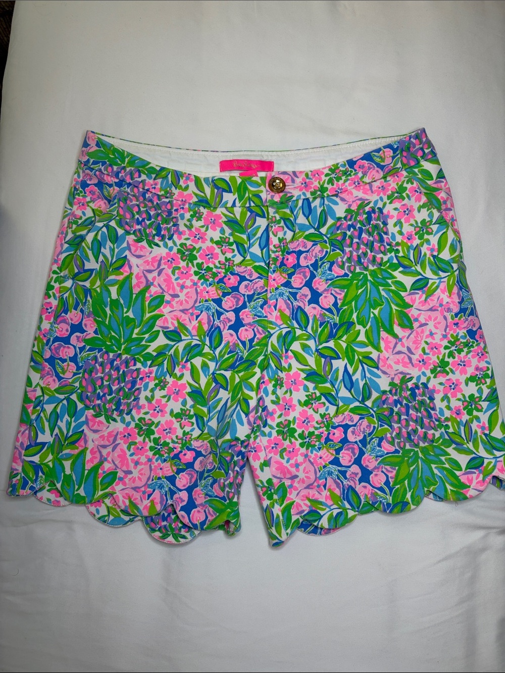 Lilly Pulitzer Bright Floral Scallop Hem Women's Shorts - Pink & Green